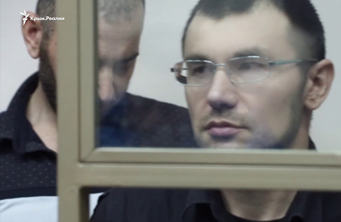 Emir-Usein Kuku (in front) and Muslim Aliev in court (from Krym.Realii video)