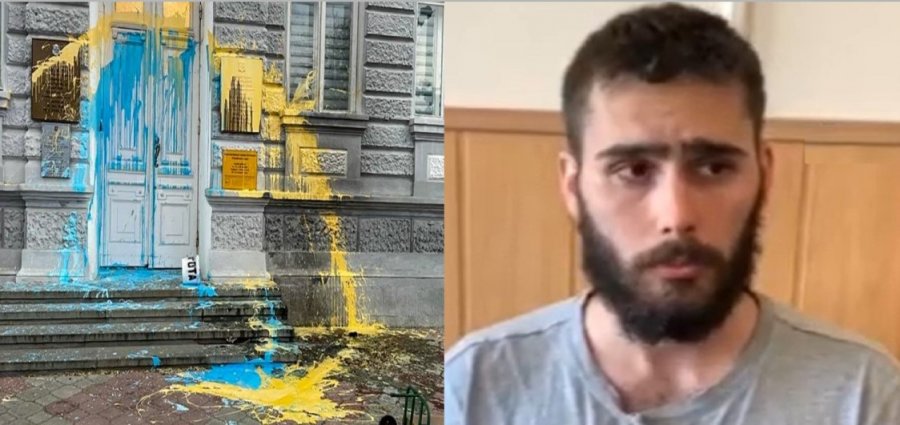 The Yevpatoria administration building daubed in the colours of the Ukrainian flag Photo from Krymsky Vecher Telegram channel, Bohdan Ziza from the supposed ’confession’