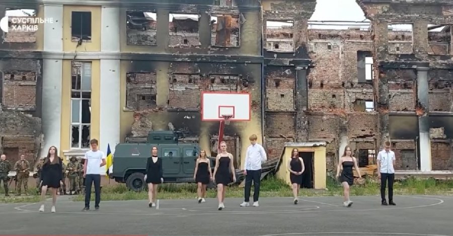 Kharkiv School No. 134 ’Graduation ball’ amid the ruins of the school following Russian bombing Suspilne video