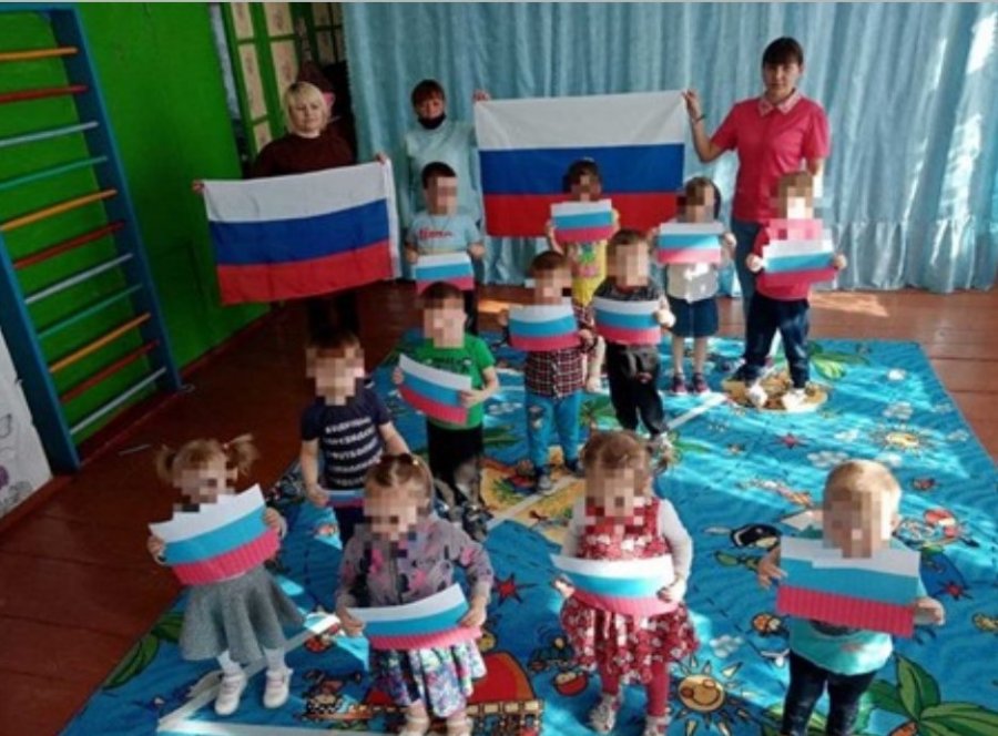 Children in Kurtamysh Municipal District beng herded into a ’Z’ pro-war spectacle Photo reposted from VKontakte by Ura.ru