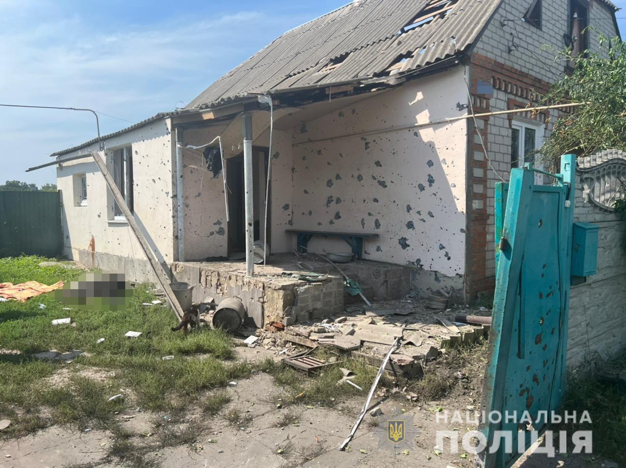 Наслідки обстрілу касетними снарядами Старого Салтова, 10 серпня, фото: Національна поліція