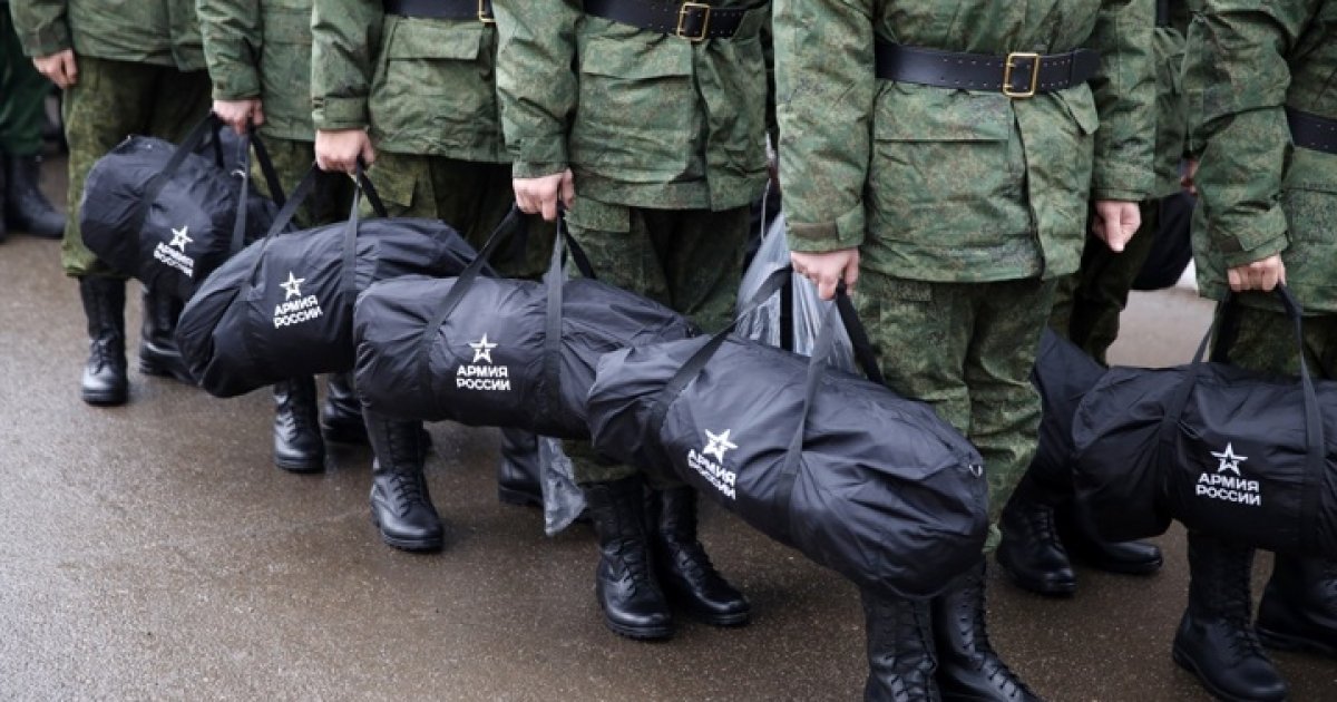 Photo from the Centre for Journalist Investigations which reports that Crimeans ’mobilized’ are receiving Soviet-style artificial leather boots and summer uniforms