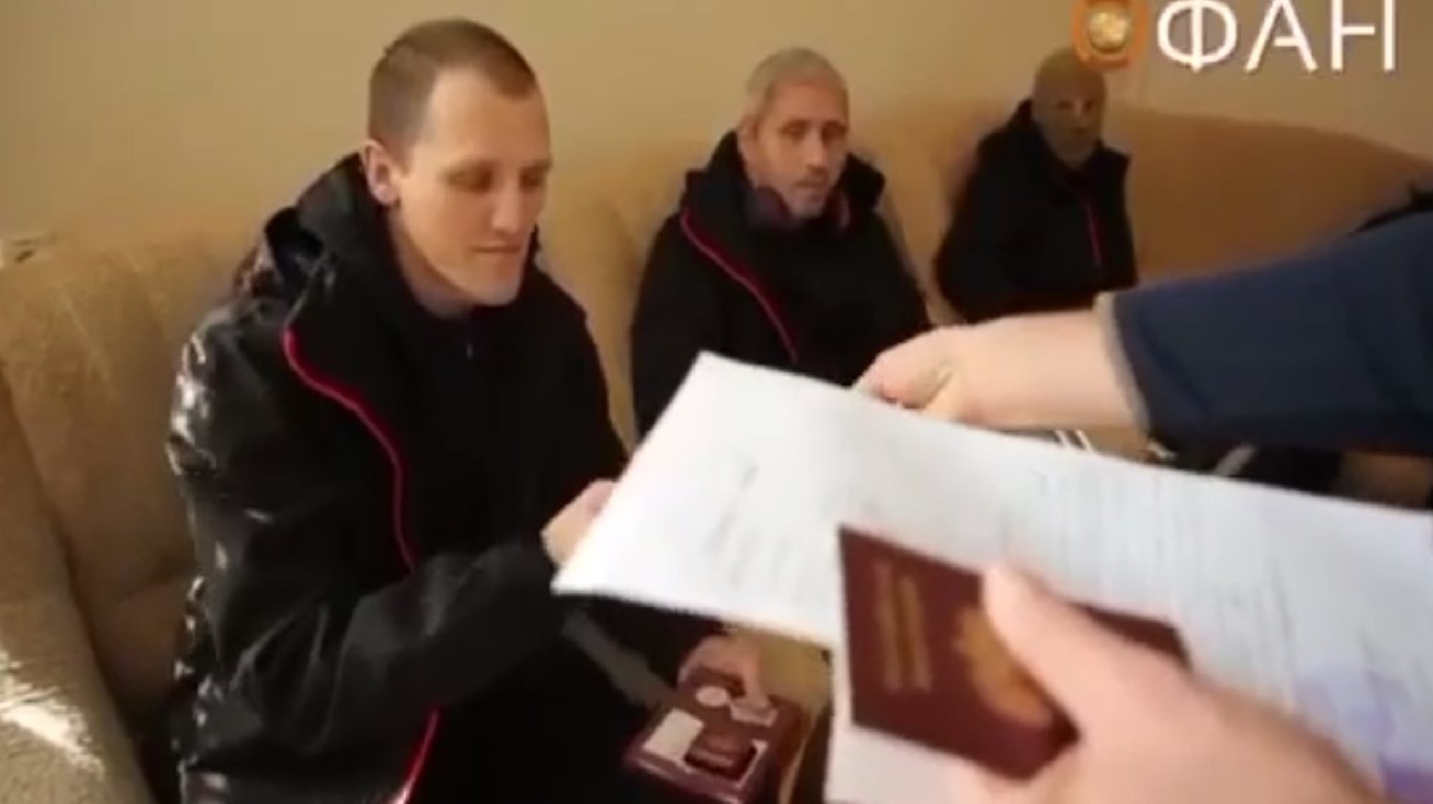 Convicted prisoners received medals and supposed ’pardons’ or release for having taken part in Russia’s war against Ukraine Photo from the FAN video