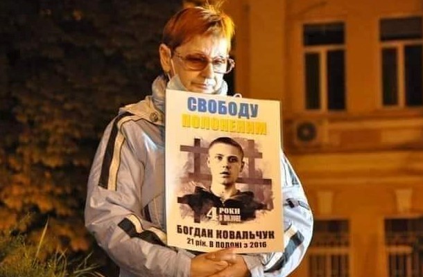 Tetiana Hots holding a placard calling for the release of her grandson, Bodhan Kovalchuk