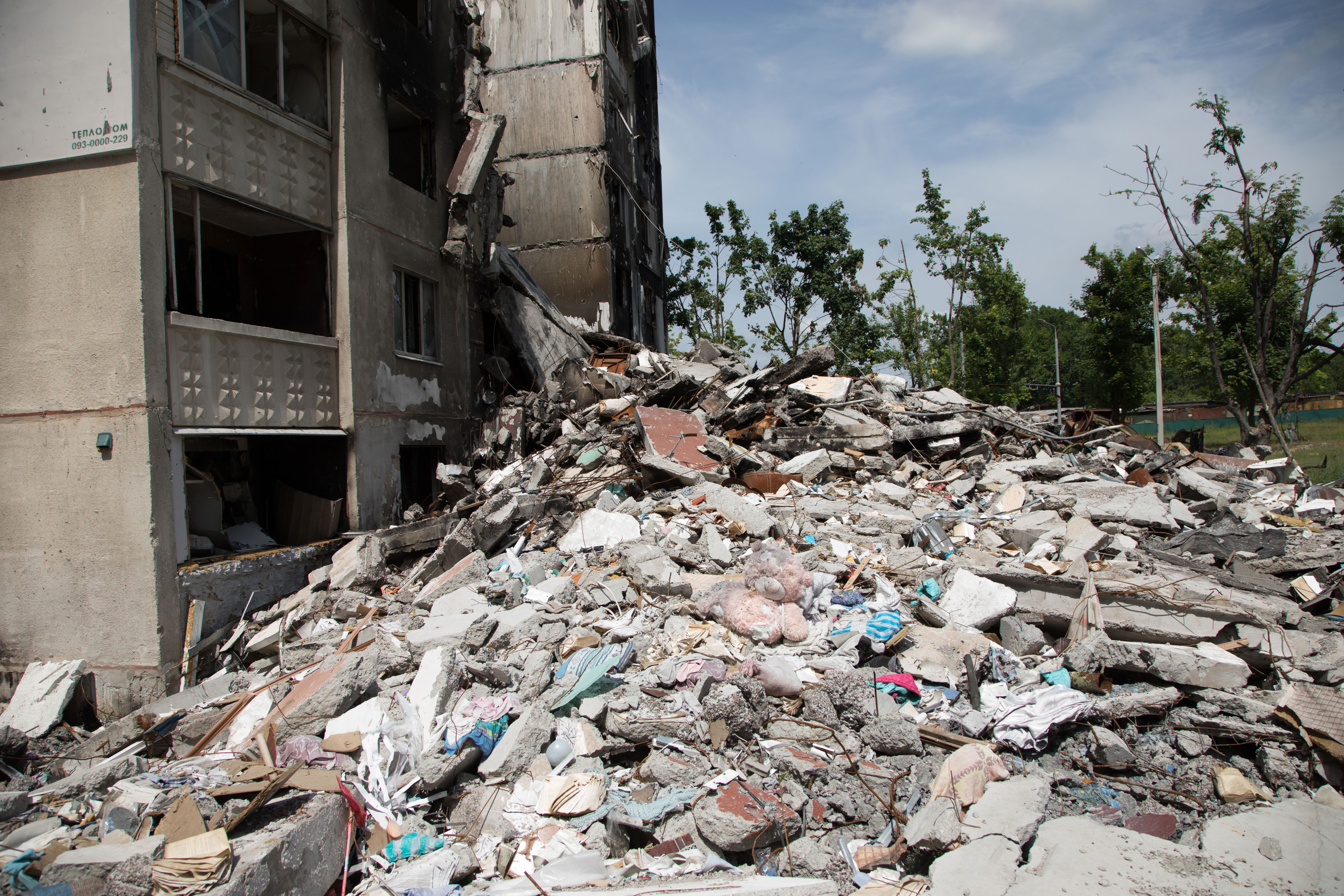 Зруйнований будинок у спальному районі міста Харкова