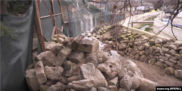 The fence around the Embassy Courtyard reduced to rubble Photo taken from Crimean Realities (Krym.org)