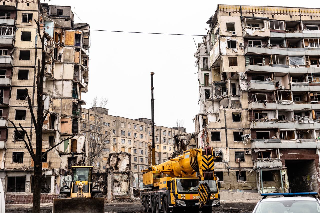 Зруйнована багатоповерхівка у Дніпрі. Фото з телеграм-каналу Валентина Резніченка