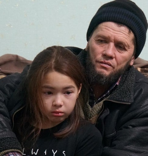 One of Leman Zekiryaev’s daughters with her grandfather Photo Crimean Solidarity