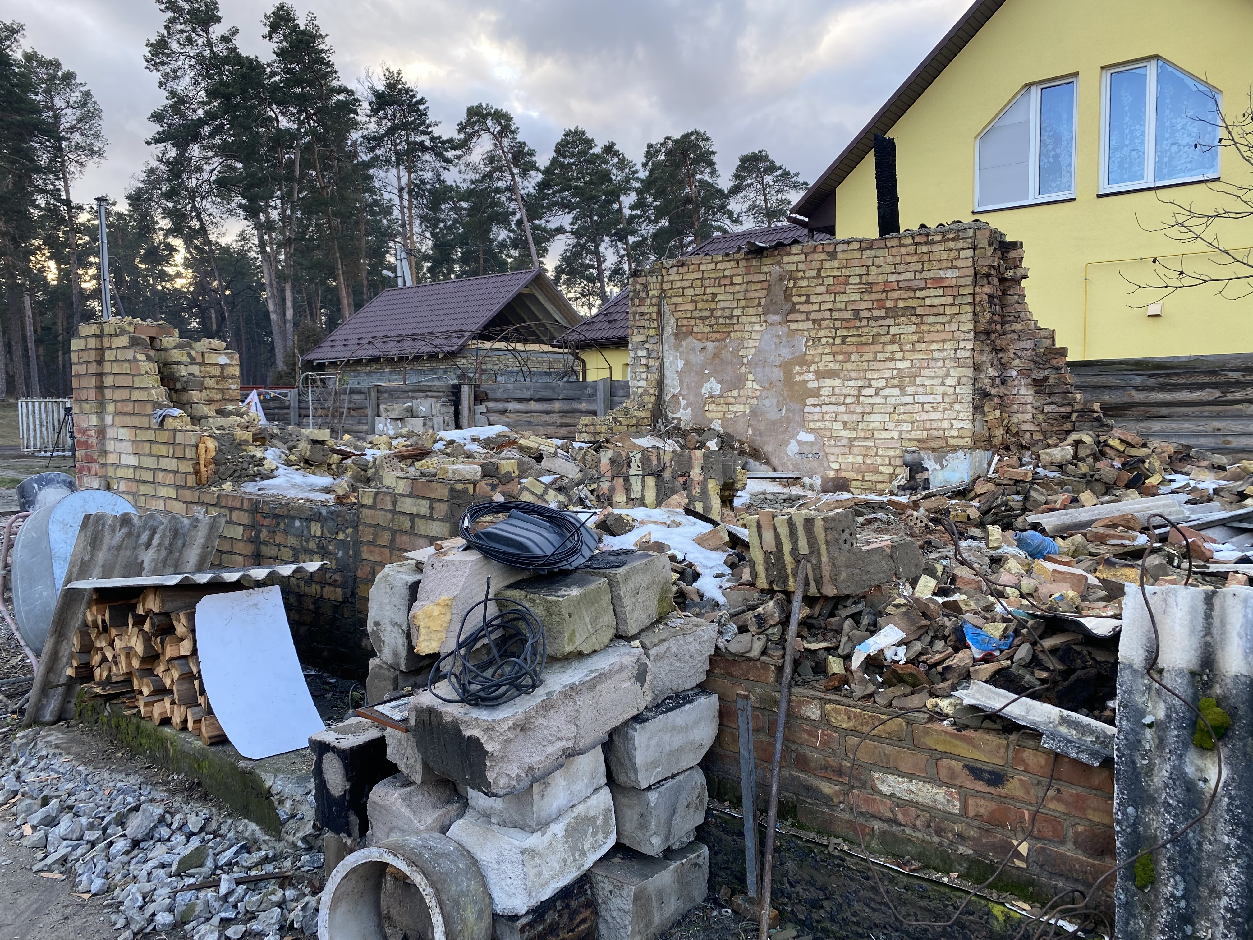Зруйнований до фундаменту будинок Антоніни Григорівни, Мощун