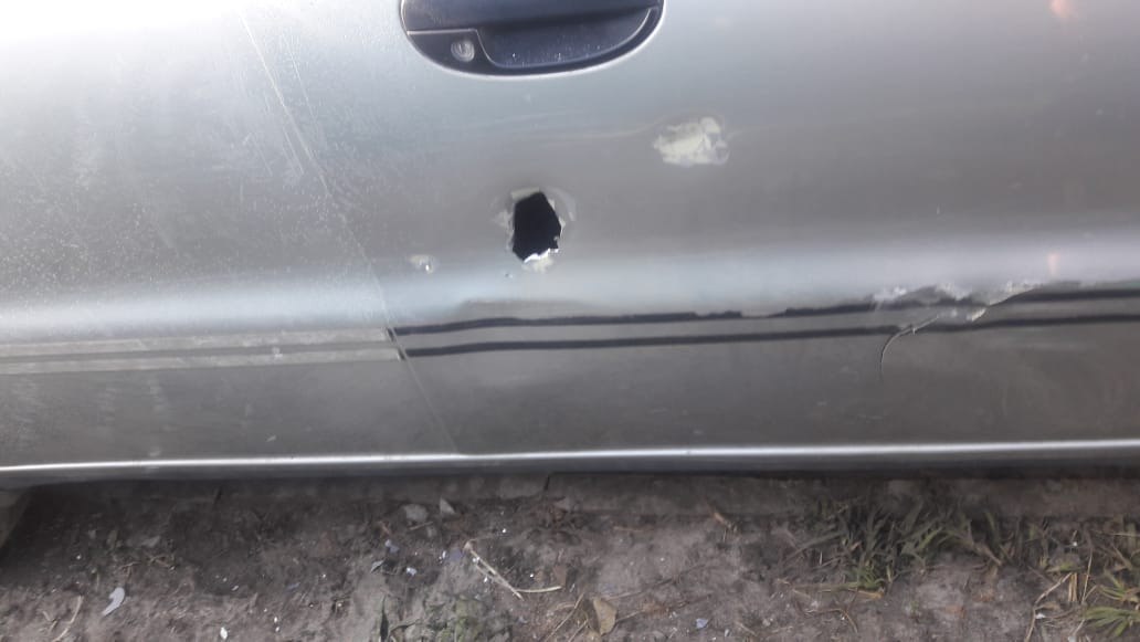 Під обстріл потрапила автівка у місті Куп’янськ, 19 грудня 2022 року. Фото: Поліція Харківської області