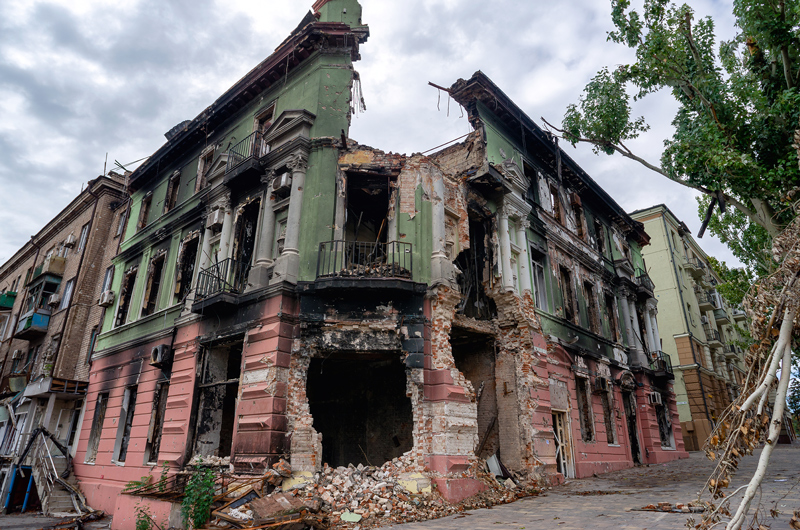Зруйнований Маріуполь — місто, яке могло б розвиватися і далі, але було знищено російськими військовими.