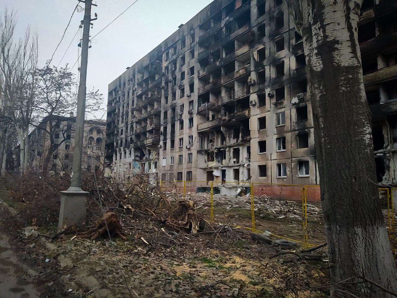 Зруйнований будинок у Маріуполе, фото: Телеграм канал Андрющенко Time