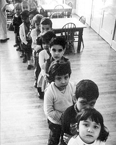 Кубинські діти в черзі на еміграцію. Світлина: DFELIX / Wikimedia