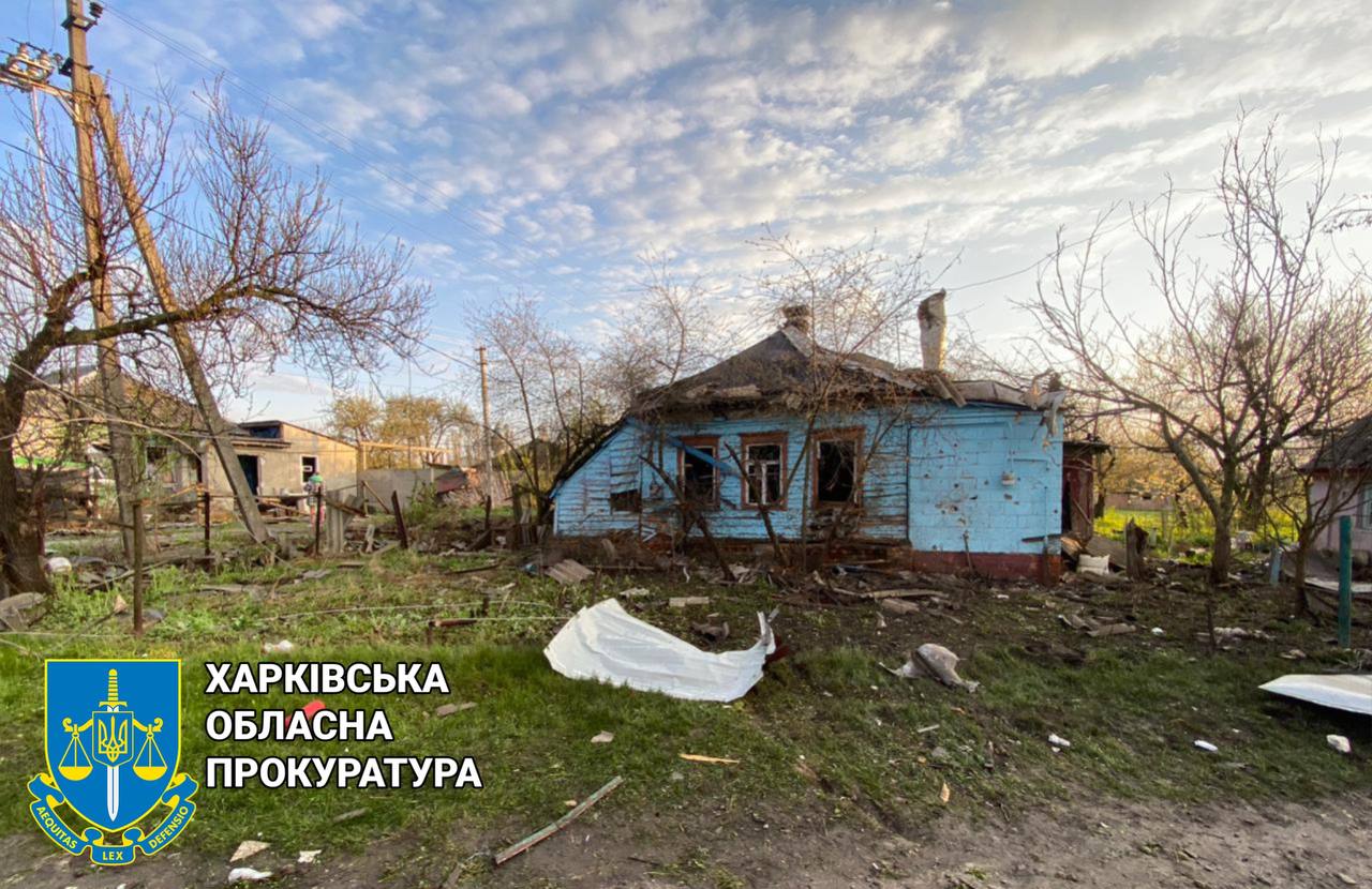 Наслідки ракетного обстрілу села Котляри 22 квітня 2023 року. Фото: Харківська обласна прокуратура