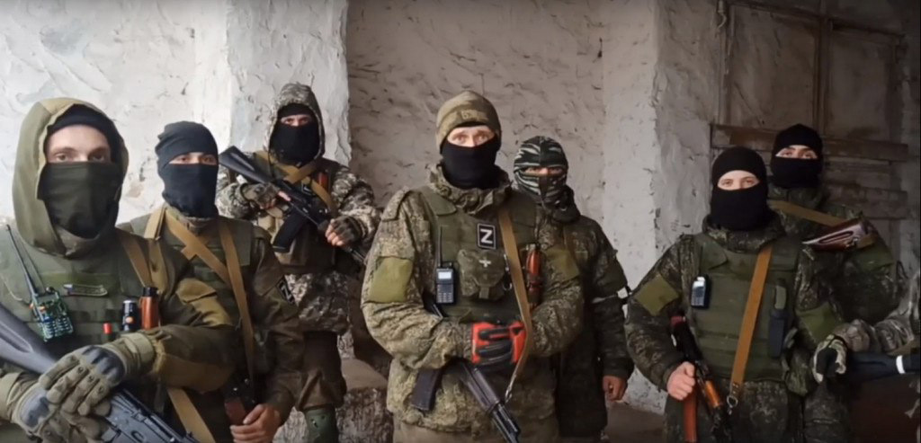 Представники 359-го мотострілецького полку російських Збройних сил на окупованій частині Херсонської області. Скриншот з відео, оприлюднений УП.