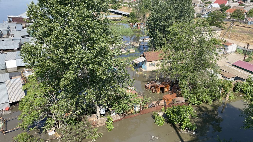 6 червня 2023-го року. Місто Херсон, підтоплені будинки у мікрорайоні Корабел. Фото: Суспільне Херсон.