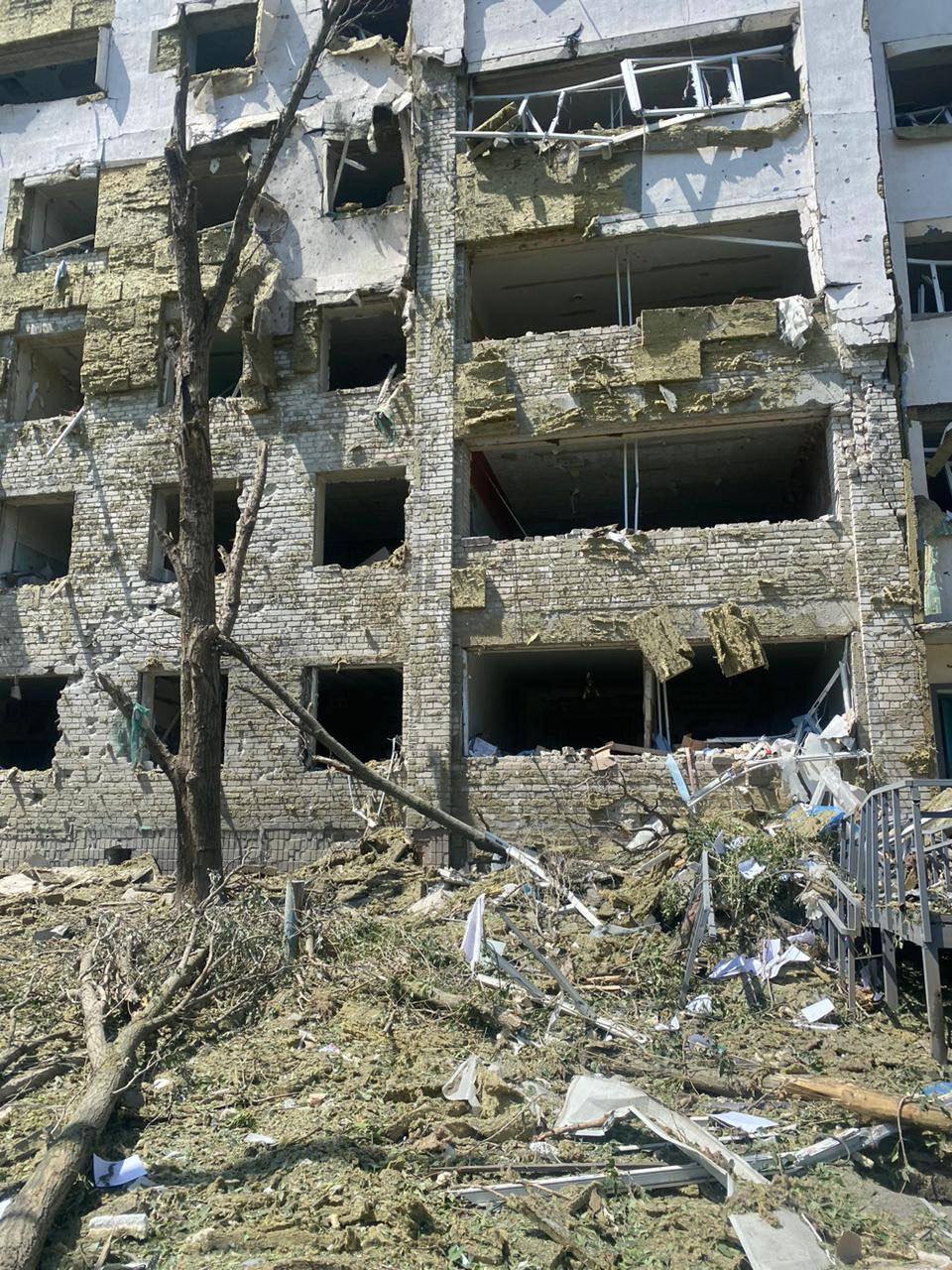 Обстріляна лікарня в Гуляйполі, 9 червня. Фото: телеграм-канал Андрія Єрмака