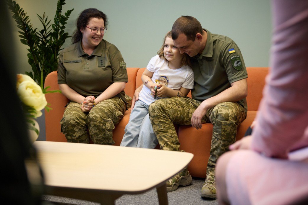 Катерина Скопіна з чоловіком та донькою. © Офіс Президента