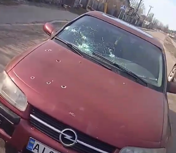 Машина Максима Клименко після обстрілу