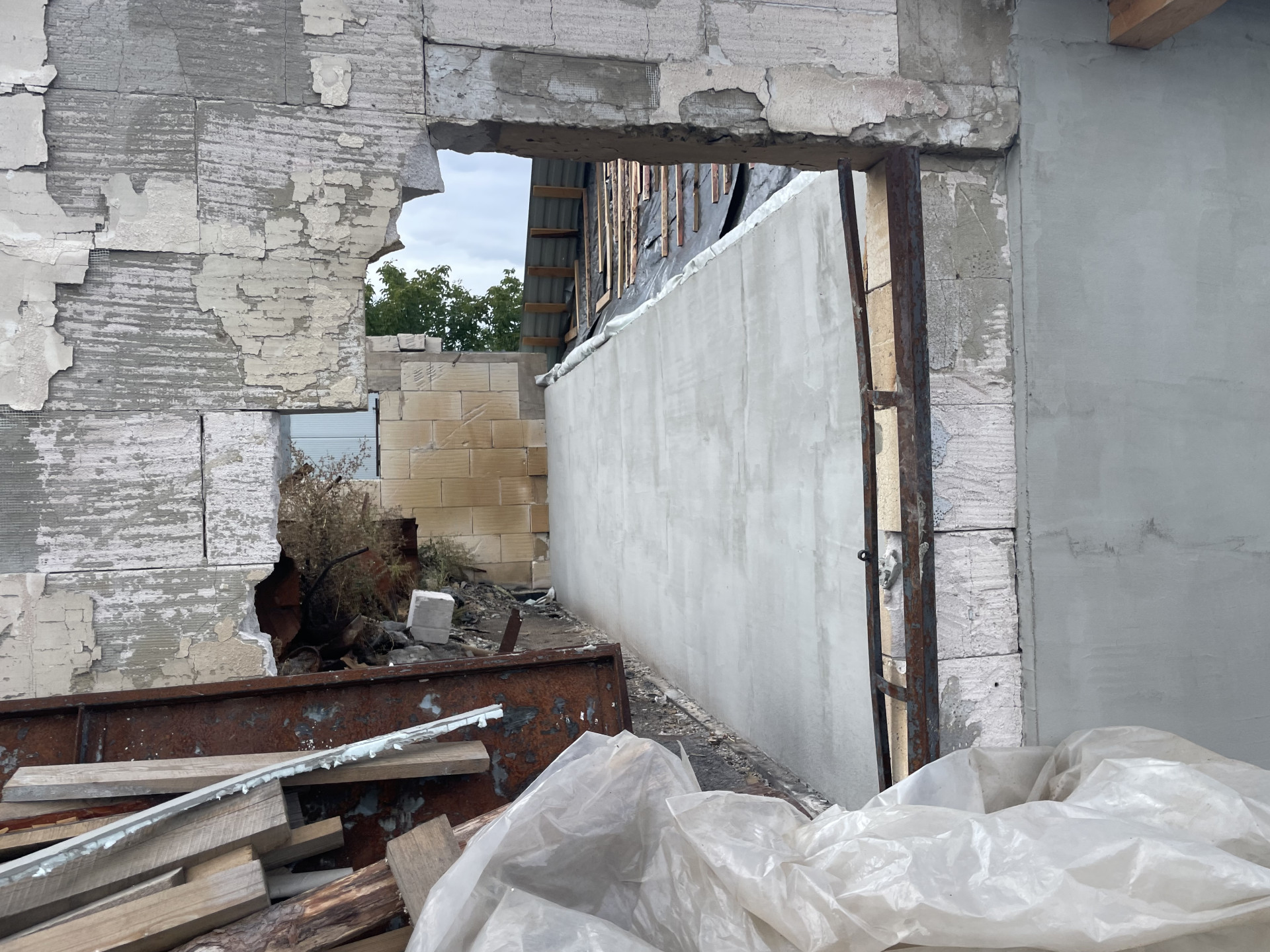 Зруйнований гараж Валентини Вдовенко, село Королівка