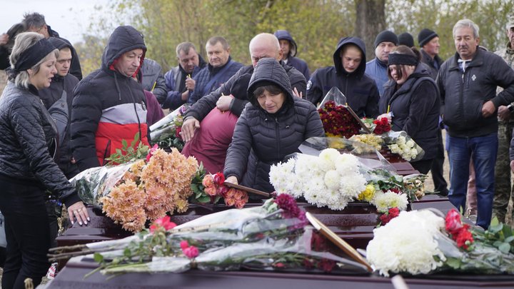 Hroza. Relatives and friends bidding farewell to the Pantielieiev family killed by a Russian missile together with over half the residents of this Kharkiv oblast village Photo Oleksandr Stavytsky, Suspilne Kharkiv