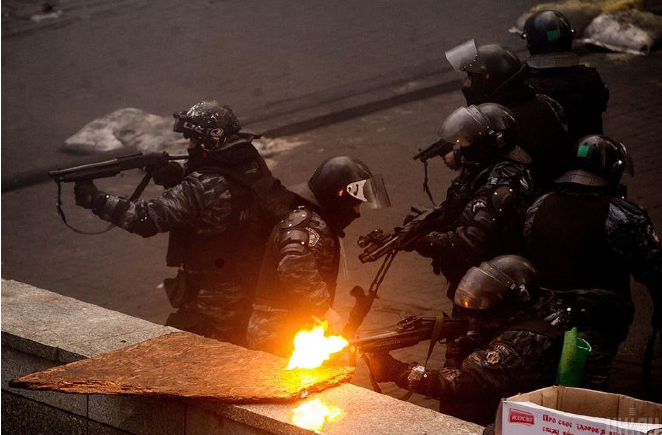 Enforcement officers shooting in the direction of Maidan activists on Instytutska St. on 20 February 2014. Photo UNIAN
