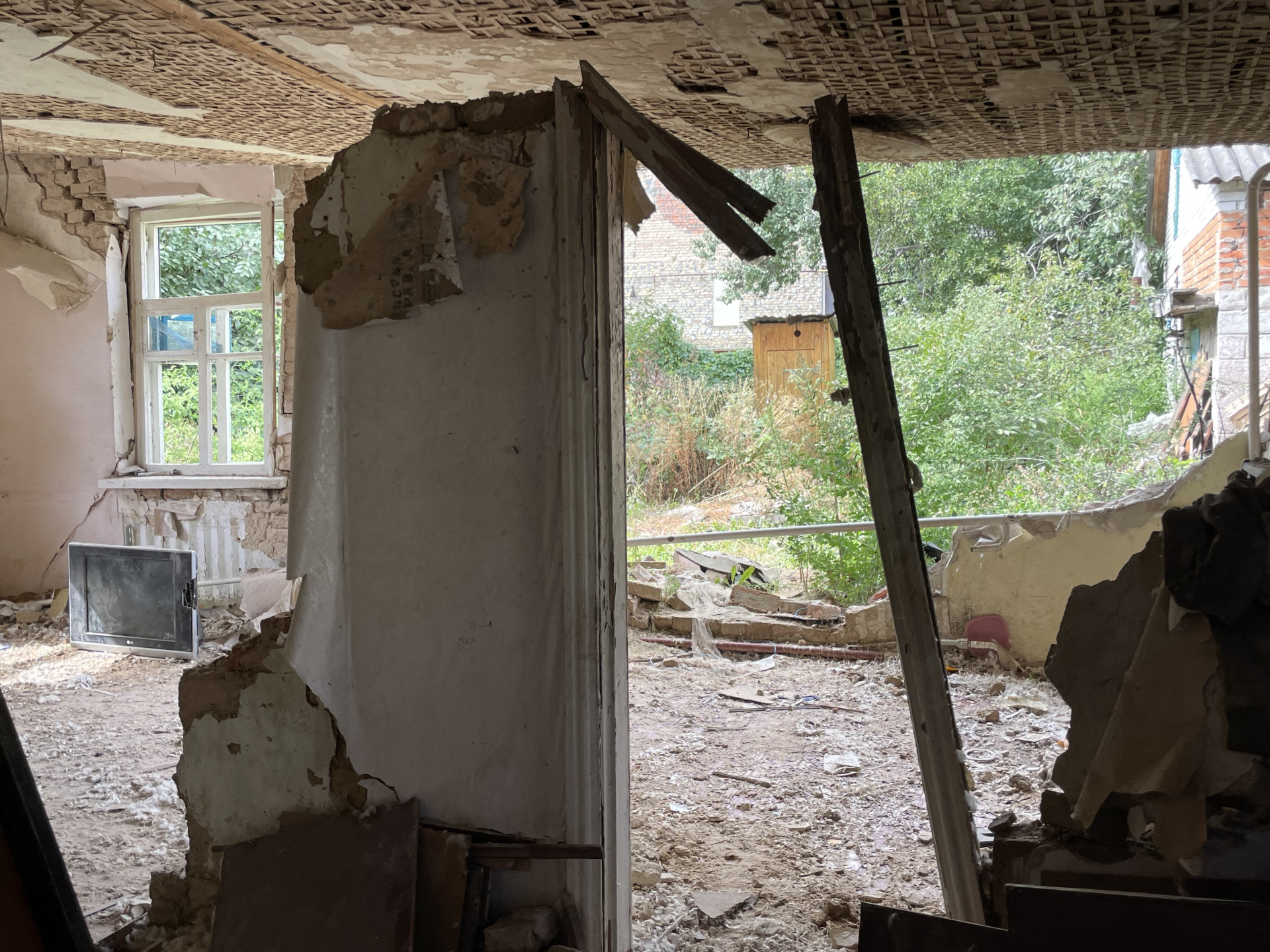 Одна зі зруйнованих кімнат у будинку Володимира
