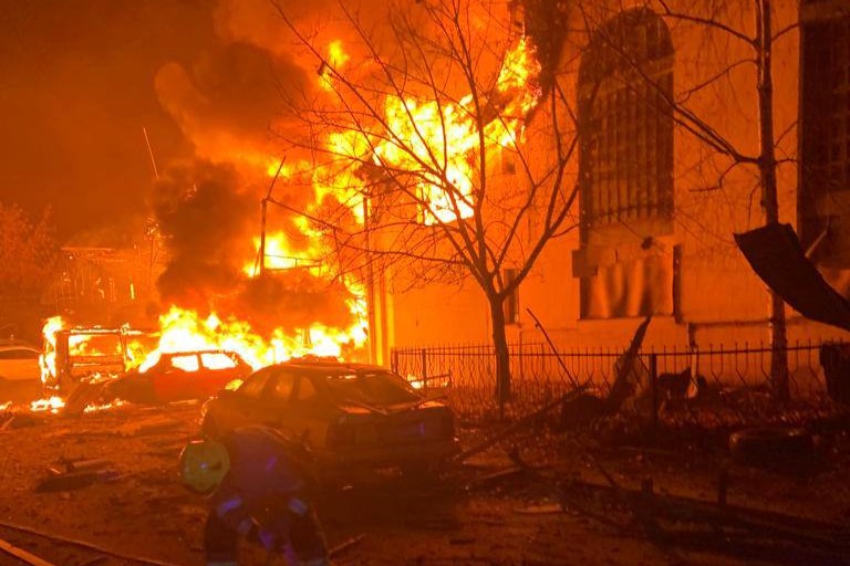Пожежа після атаки дронами у Харкові. Фото: телеграм-канал Олега Синєгубова