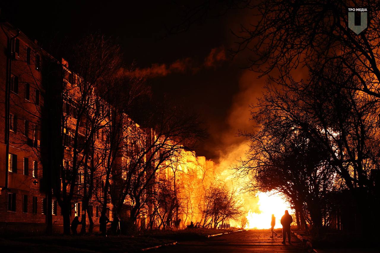 Пожежі в Херсоні після обстрілу 23 грудня 2023 року. Фото з телеграм-каналу Володимира Зеленського