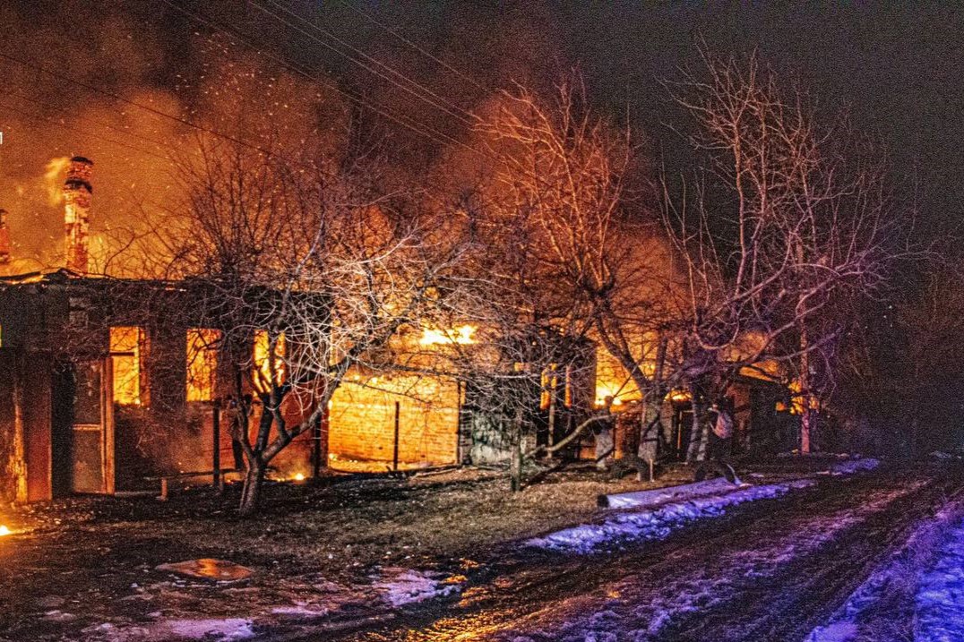 Пожежа після влучання дрона по нафтобазі © ДСНС України