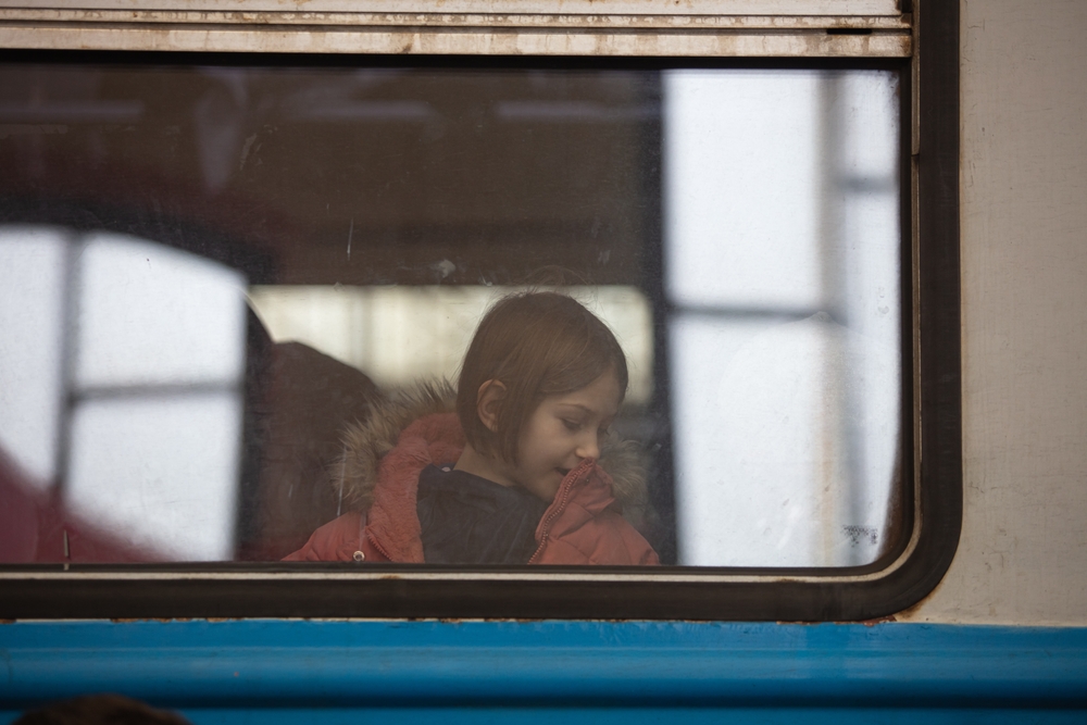 © Ruslan Lytvyn / Shutterstock [дитина, діти, біженці]