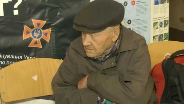88-річний Іван Якович з села Очеретине на Донеччині. Скриншот з відео оприлюдненого Донецькою ОВА.