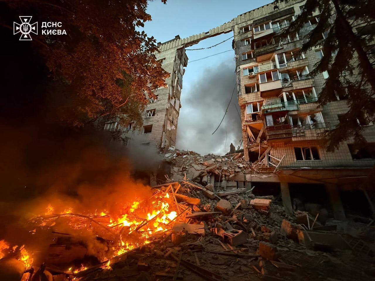 Det russiske missilangrepet mot en boligblokk i Kyiv 17. juni 2025, som Putin hevdet var et angrep på Ukrainas militærkompleks. Foto: Statens nødetater.