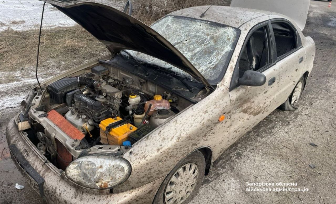 2 лютого 2026 року через російську атаку на Запоріжжя були поранені дві людини. Російські зайди вдарили безпілотником по легковому автомобілю, унаслідок чого 72-річний водій та 70-річна пасажирка автомобіля зазнали поранень, писав очільник Запорізької ОВА Іван Федоров і оприлюднював світлину ураженої автівки.