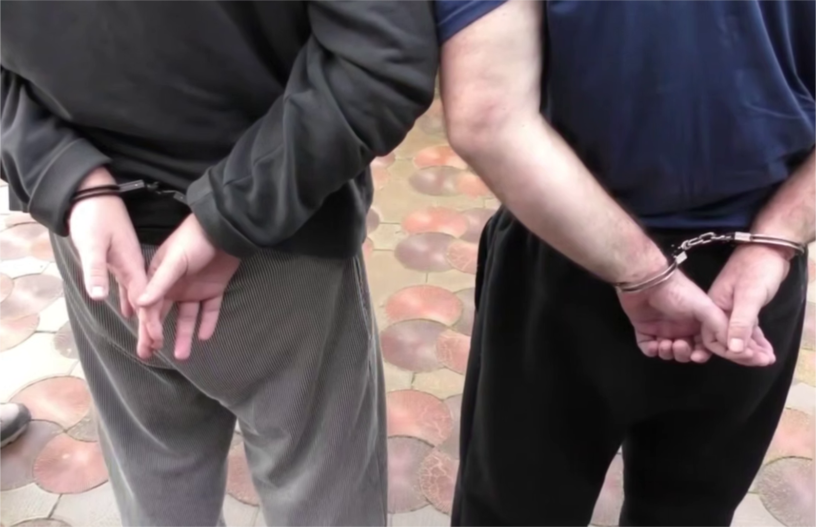 Скриншот з відео про затримання батька й сина Пержинських