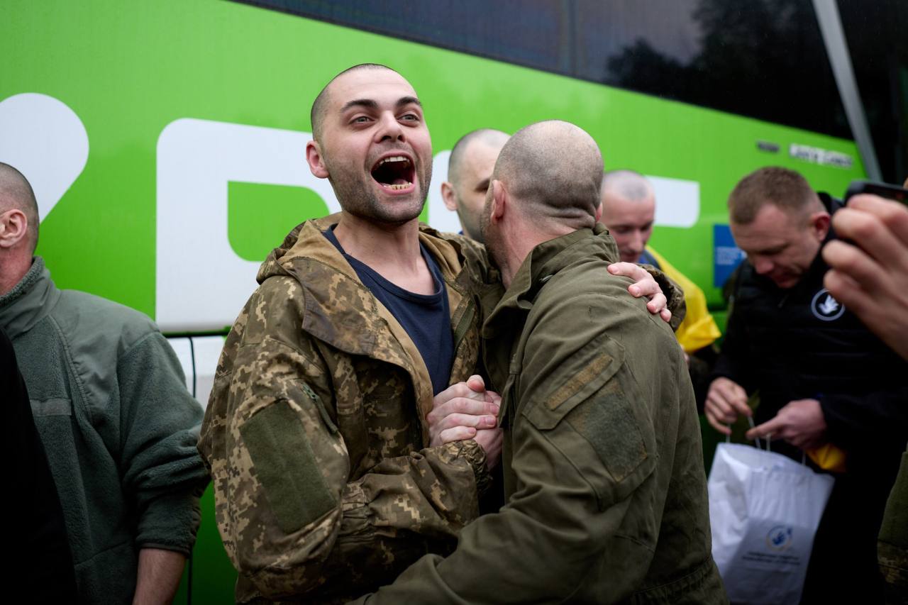 Фото: телеграм-канал Володимира Зеленського [обмін, полон]