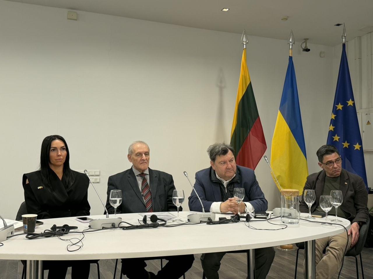 Тетяна Матяш-Мирна, Євген Захаров, Емануеліс Зінгеріс, Сергій Давідіс [Янголи Харківщини, Вільнюс]